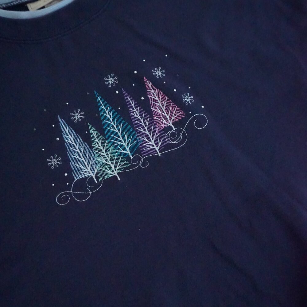 Vintage M&C Sportswear Navy Embroidered Winter Christmas Trees Crew Sweater 2X - Picture 9 of 11